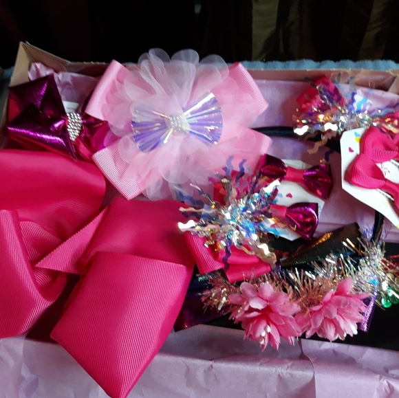 Bows - Picture 3 of 4